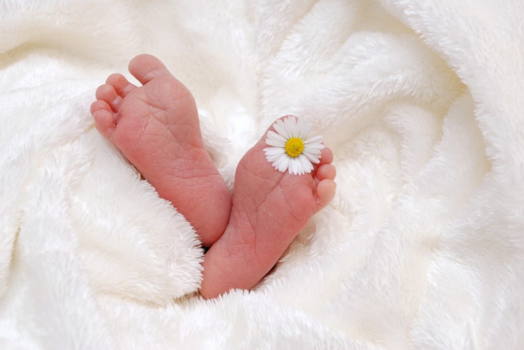 Baby Füße neu gebohren Foto: pixabay.com